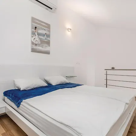 Apartment 1 Bedroom Pet Friendly In Pag *