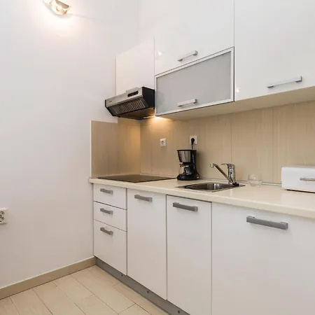 Apartment Lovely In Pag With House Sea View *