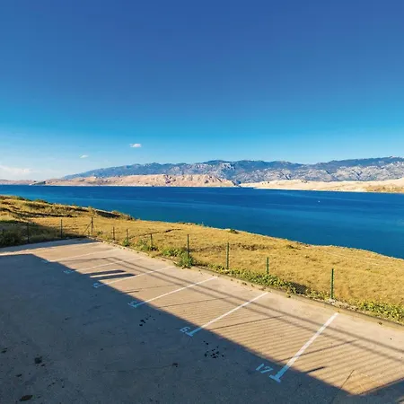 Apartment Lovely In Pag With House Sea View *