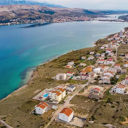 Apartment Lovely In Pag With House Sea View