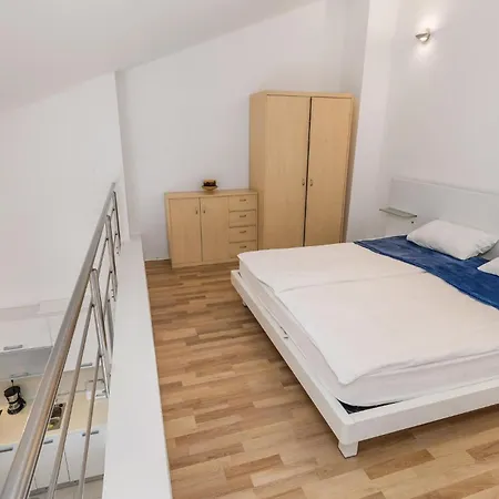 Lovely In Pag With House Sea View Apartment
