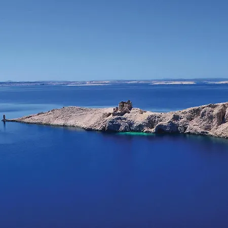 Apartment Lovely In Pag With House Sea View *